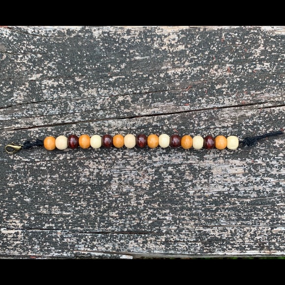 Handmade wood beaded bracelet. - Picture 3 of 6
